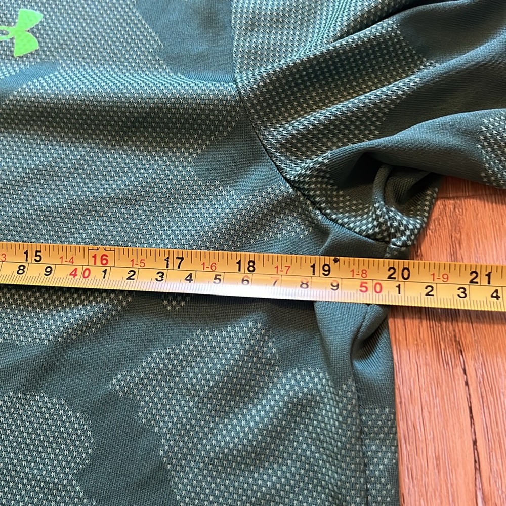 Men’s Under Armour Green Camo Medium Loose Fit Shirt - Picture 3 of 8